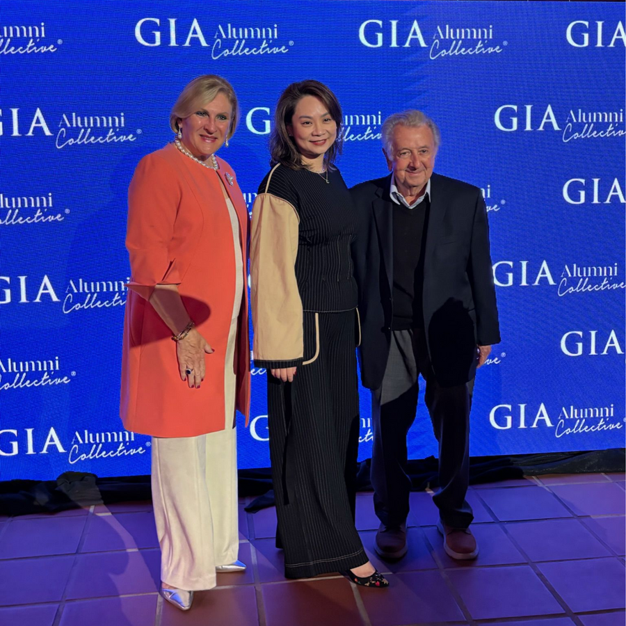 Eleanor Yeh receiving the Gianmaria Buccellati Foundation Award